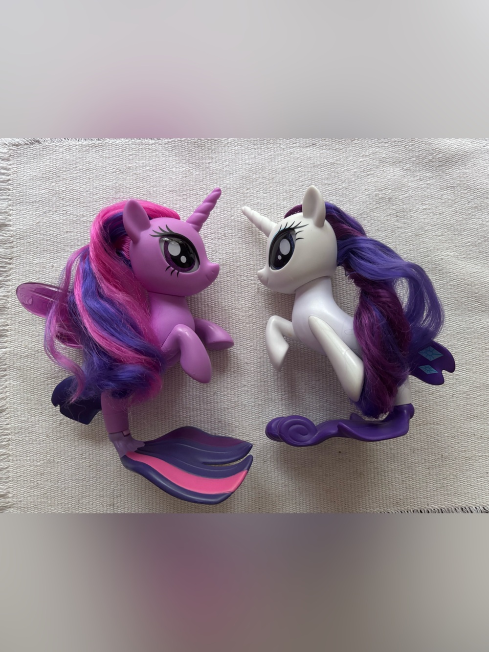 Sea PonyTwilight Sparkle & Rarity play figures (2017)